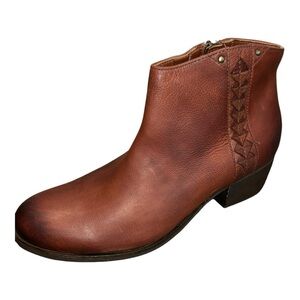 Clarks Maypearl Fawn Women’s Heeled Bootie – Dark Brown Leather Size 9